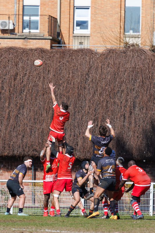 Rugby lineout during CS Clichy match in Clichy, March 2025