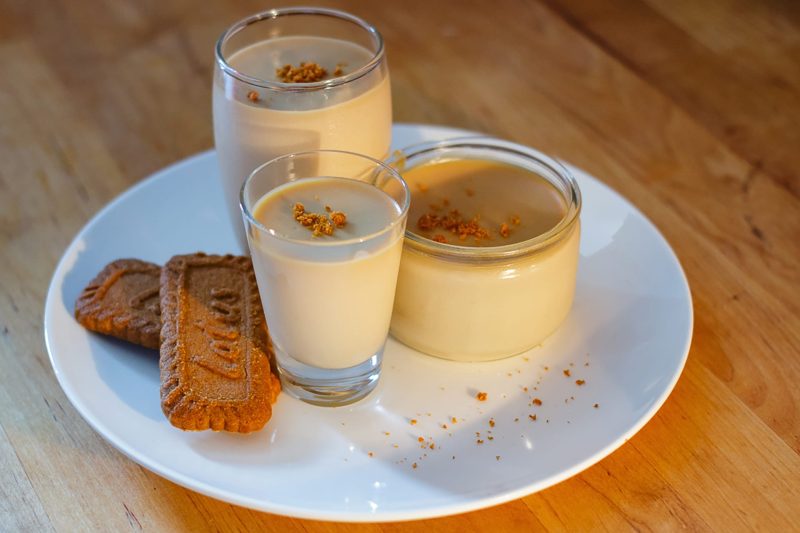 Speculoos panna cotta cookie crumbles